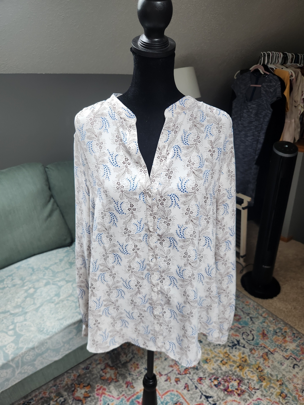 Ann Taylor White Floral Split-Neck Blouse w Blue & Brown Accents Large